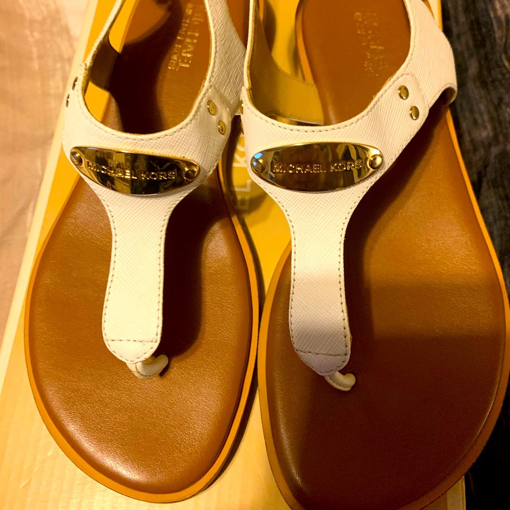 Sandals size 5 they can Fit a 5 1/2 only worn one time in perfect condition